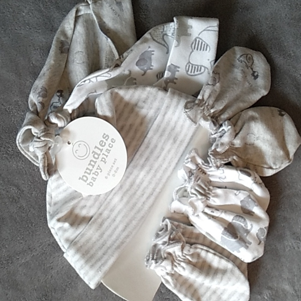 Baby hats and matching mittens, grey/white with elephants 🐘 0-6 months,